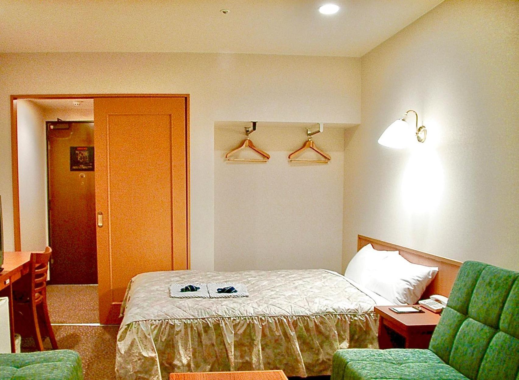 Himeji Ekimae Universal Hotel Minamiguchi Buitenkant foto