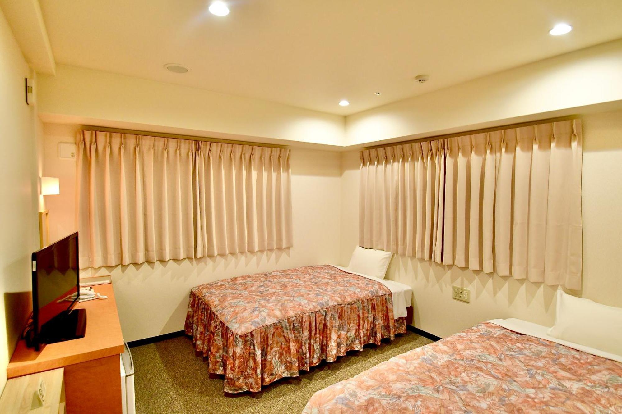 Himeji Ekimae Universal Hotel Minamiguchi Buitenkant foto