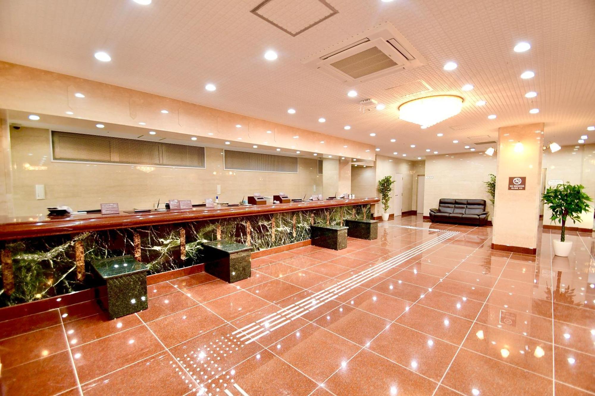 Himeji Ekimae Universal Hotel Minamiguchi Buitenkant foto