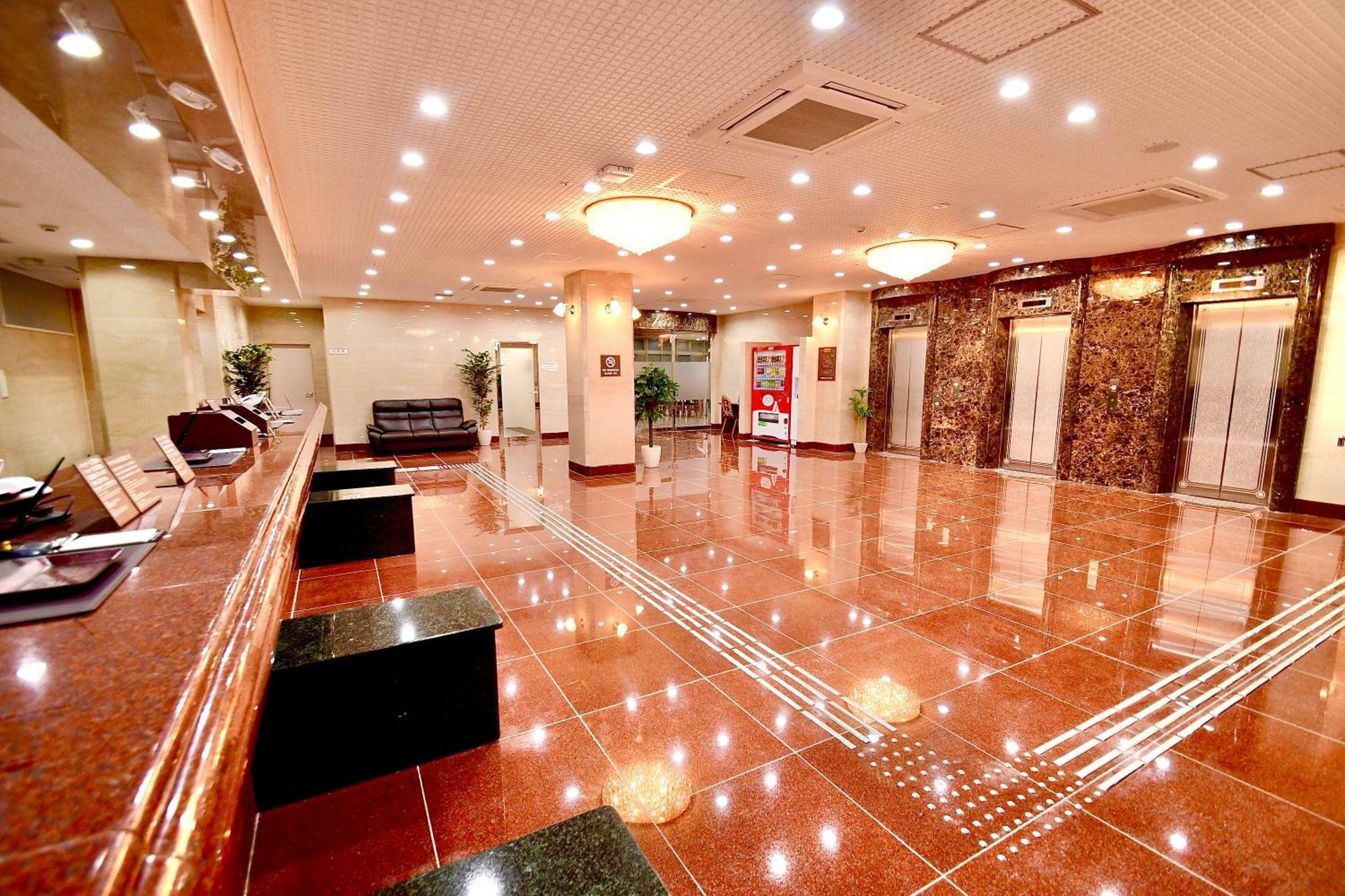 Himeji Ekimae Universal Hotel Minamiguchi Buitenkant foto