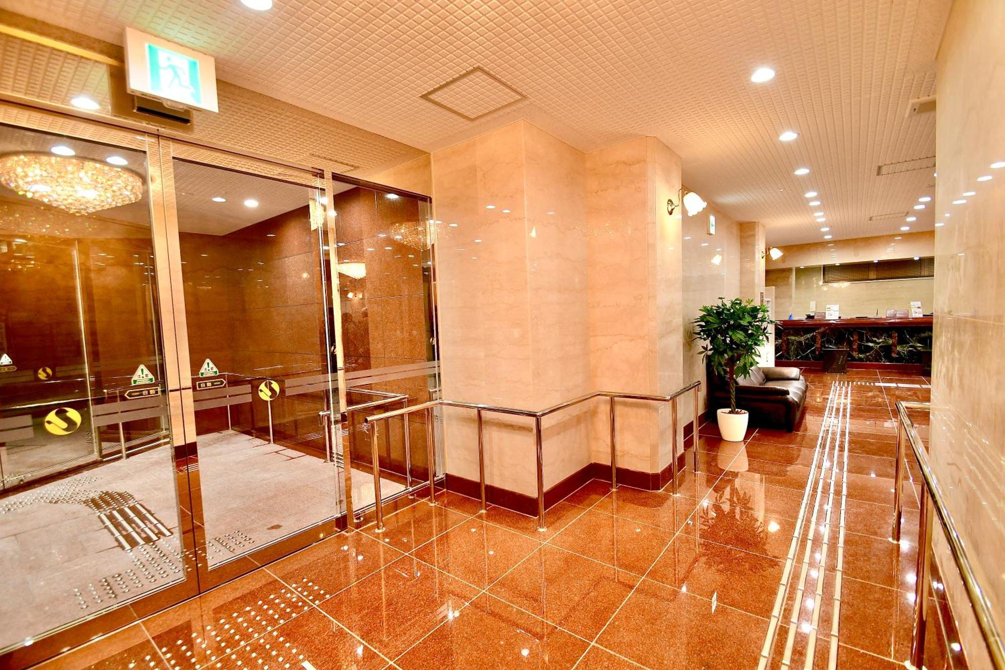 Himeji Ekimae Universal Hotel Minamiguchi Buitenkant foto