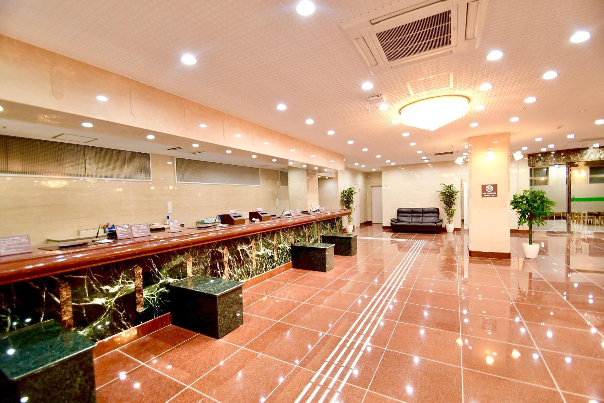 Himeji Ekimae Universal Hotel Minamiguchi Buitenkant foto