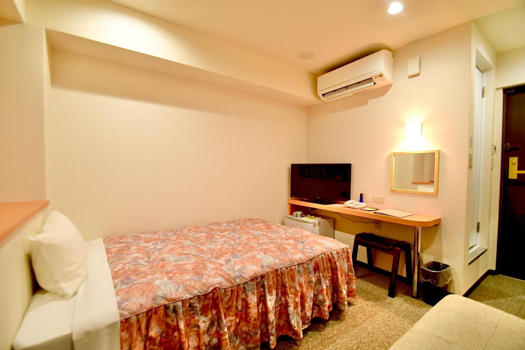 Himeji Ekimae Universal Hotel Minamiguchi Buitenkant foto