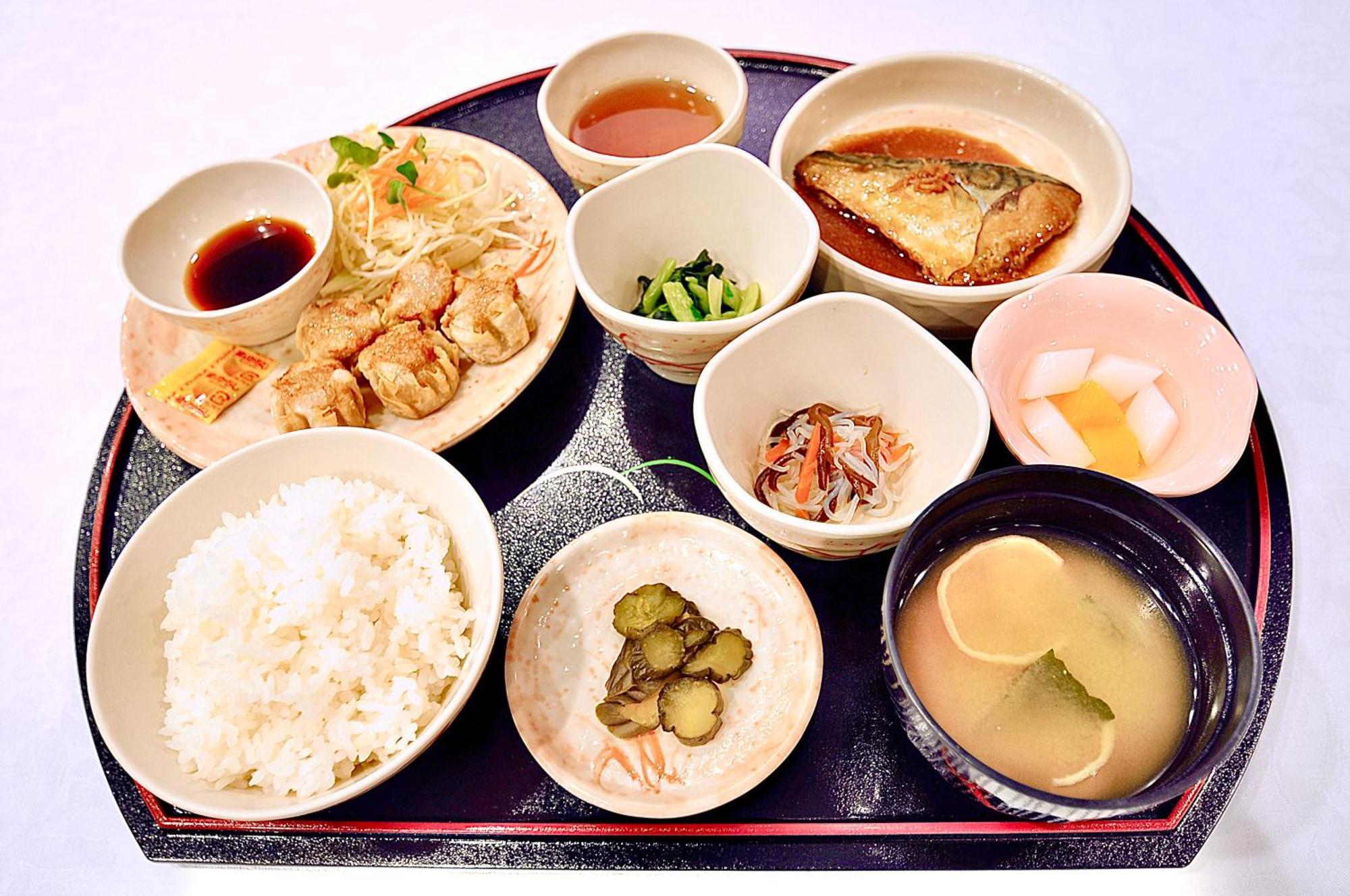 Himeji Ekimae Universal Hotel Minamiguchi Buitenkant foto