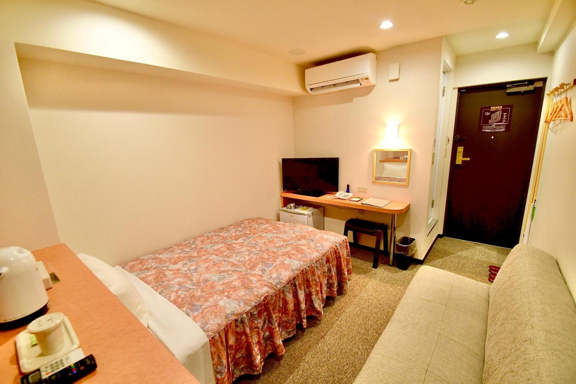 Himeji Ekimae Universal Hotel Minamiguchi Buitenkant foto